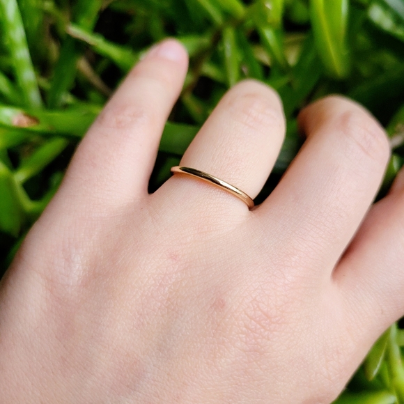 New Simple Classic Gold Ring Band - Picture 4 of 7